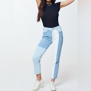 PacSun Hopper Light Blue & White Patch High-Rise Relaxed Fit‎ Mom Jeans Size 28